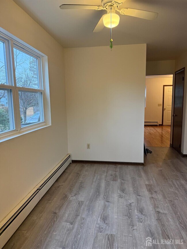 Building Photo - 710-712-712 Drake Ave