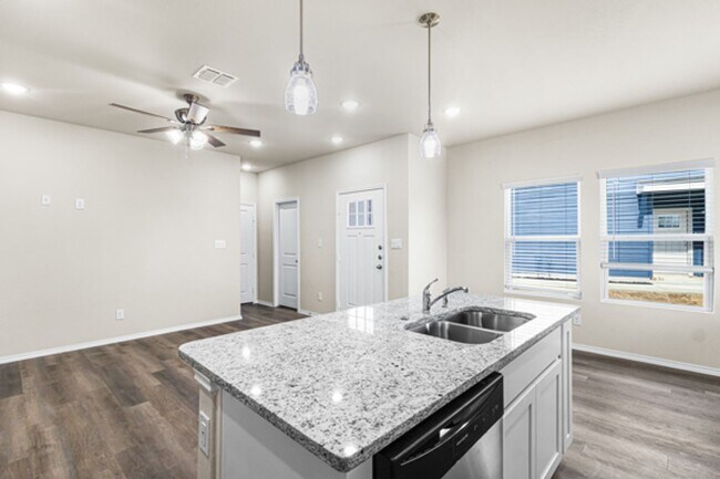 Building Photo - 138 Sai Mnr