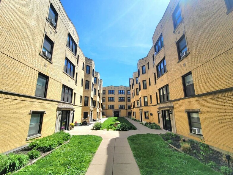 Primary Photo - 3817.5 N Greenview Ave