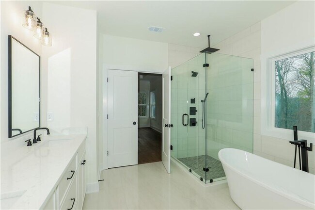 Building Photo - 3374 Lee Dr