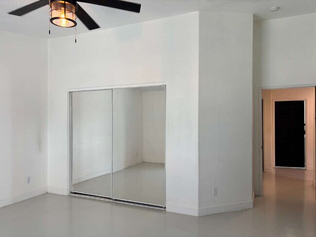 Building Photo - Coachella 4 Bedrooms Stunner