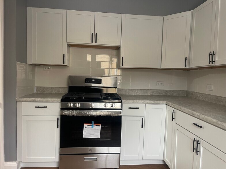 Building Photo - 9463 Niles Center Rd