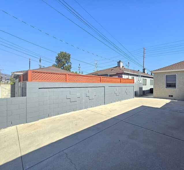 Building Photo - 1401 W Victory Blvd