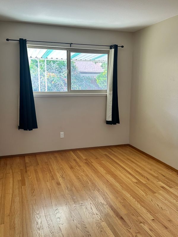 Building Photo - 715 Caliente Ave