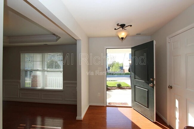 Building Photo - 637 Abbey Village Cir