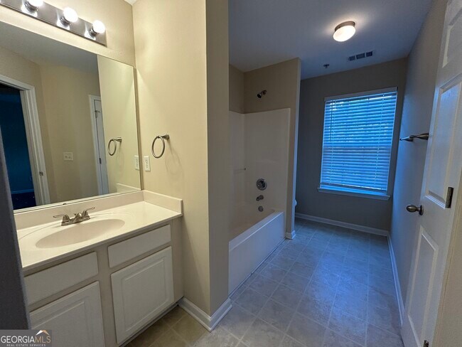 Building Photo - 200 Ranier Ct.