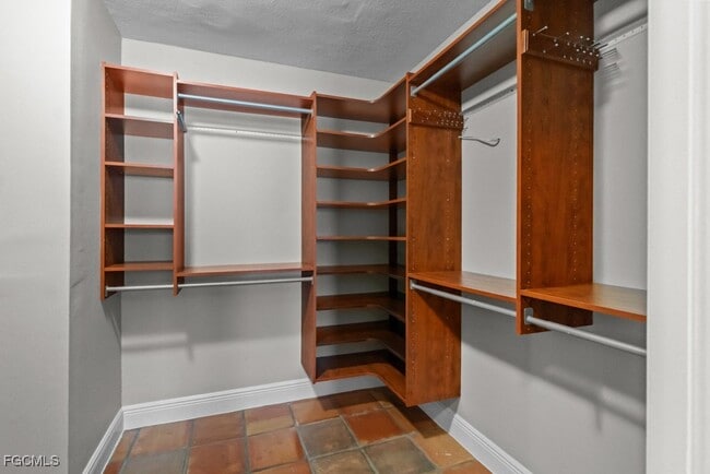 Building Photo - 1384 Burgundy Dr