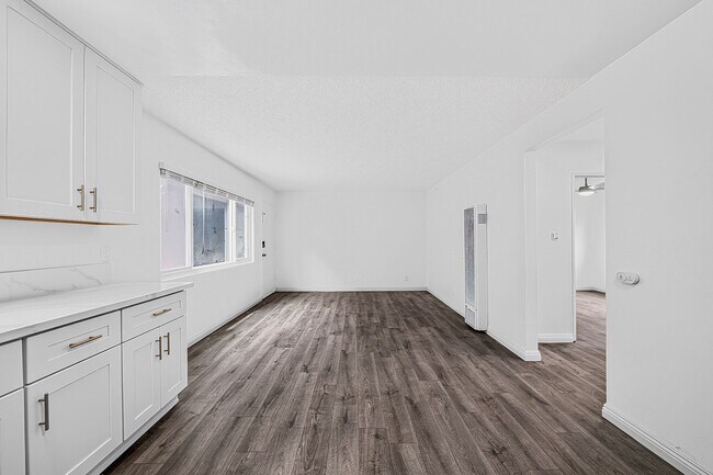 Interior Photo - 1431 Obispo Avenue
