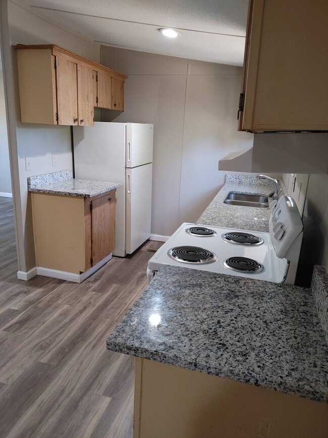 Building Photo - 30 Cambridge Dr