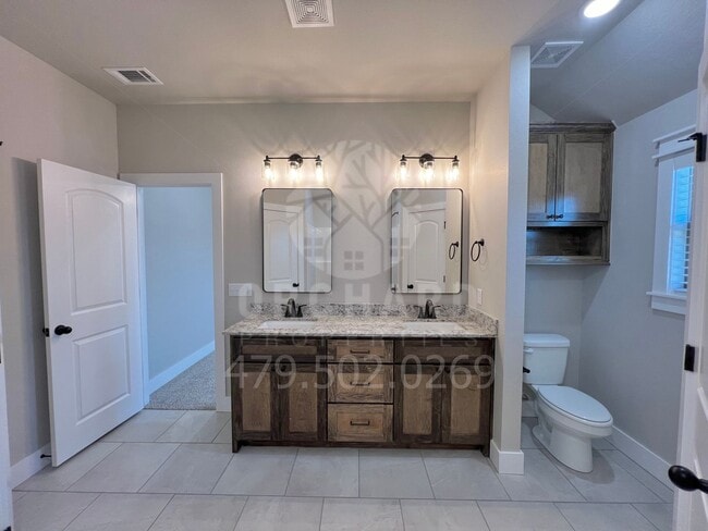 Building Photo - Single Family Home - Stunning Huntley Plan