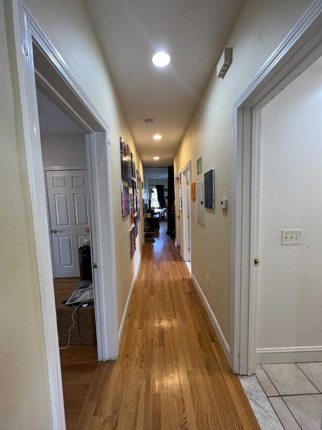 Building Photo - 4 bedroom in Somerville MA 02144