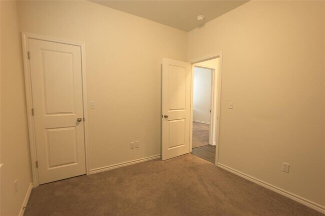 Building Photo - 352 Witchhazel Way