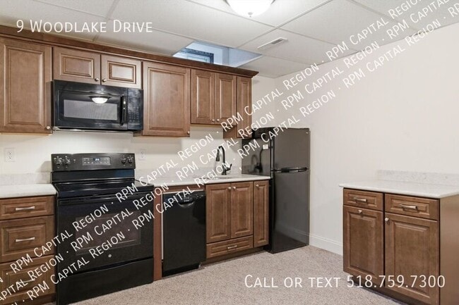 Building Photo - 9 Woodlake Dr