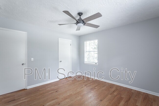 Building Photo - 2508 Woodfin Ave