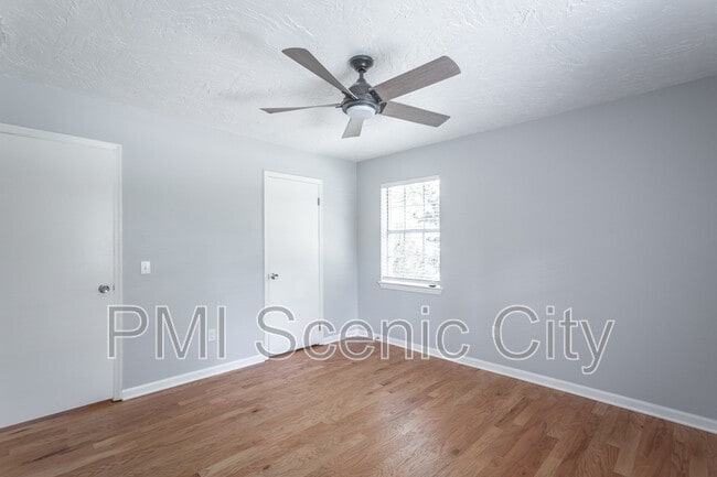 Building Photo - 2508 Woodfin Ave