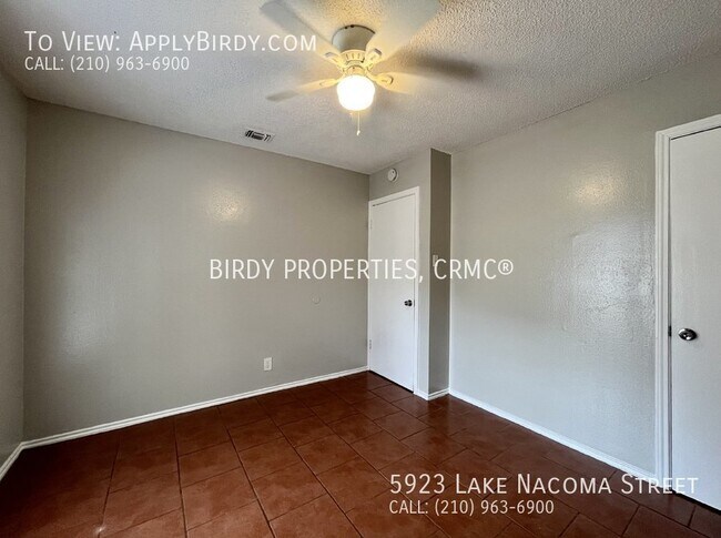 Building Photo - *4 Bed, 2 Bath Home Located in Lakeside**