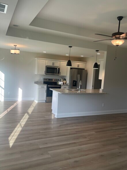 Building Photo - 715 Alexander Way
