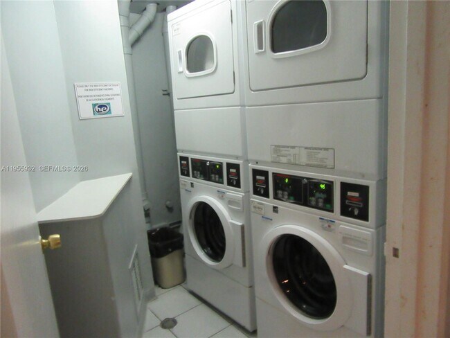 Building Photo - 3301 NE 5th Ave