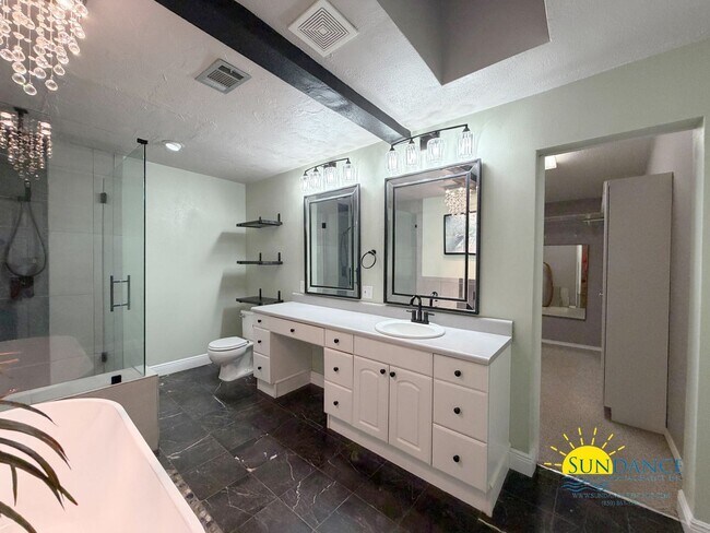 Building Photo - Renovated 3 Bedroom Home in Fort Walton Beach near Bases!