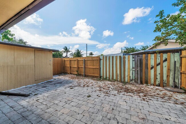 Building Photo - 221 NW 43rd Pl