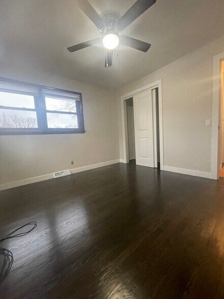 Building Photo - 360 W Oriole Trl