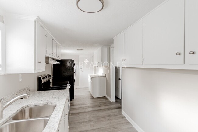 Building Photo - 3920 Meritas Dr