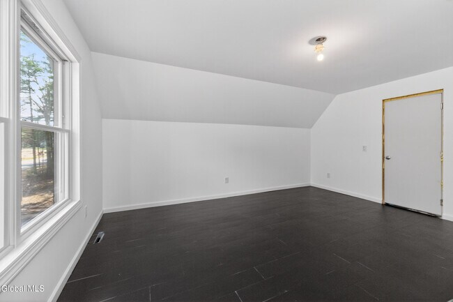 Building Photo - 622 Acland Blvd