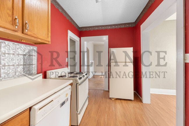 Building Photo - 607 N Lorraine Ave