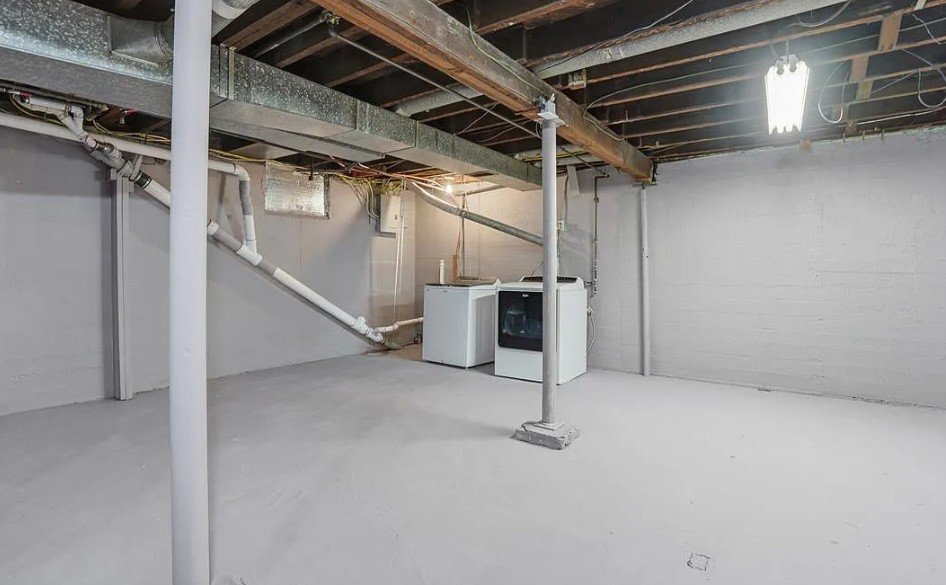 Building Photo - 770 E Washington Ave