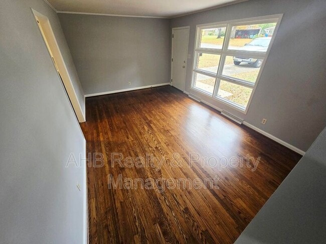 Building Photo - 502 Doggett Dr