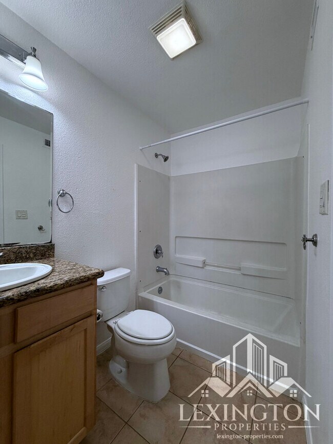 Building Photo - Stunning, 2BD/1BA, Condo in the Villaggio Community off Madison Ave. and Auburn Blvd.!