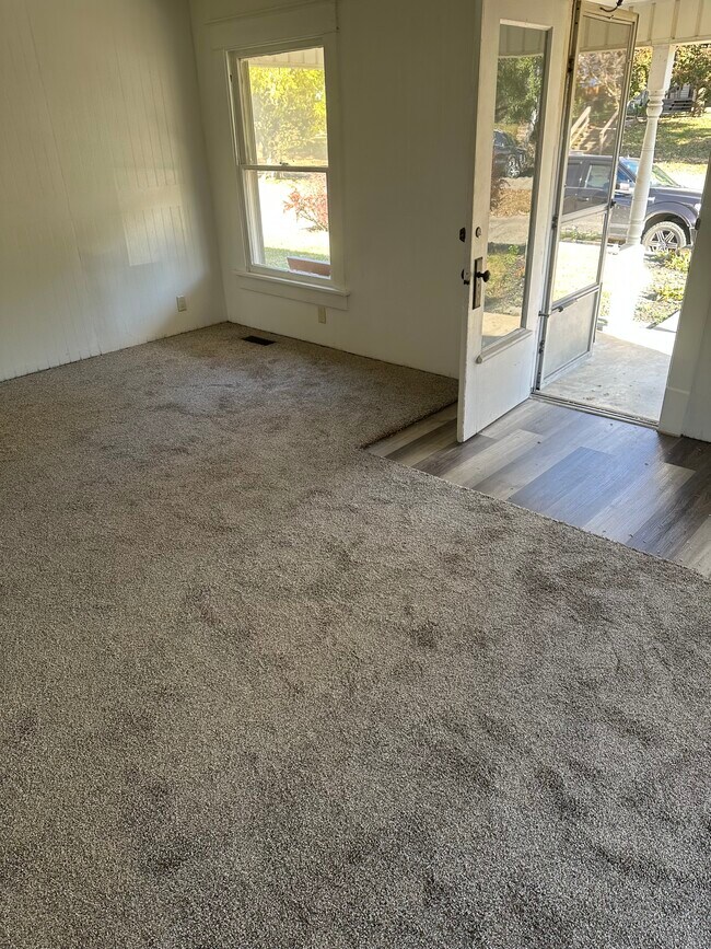 Building Photo - 1104 S Brady St