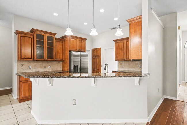 Building Photo - Canal front home!