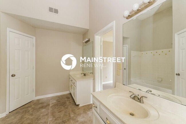 Building Photo - 3 Bedroom Pet-Friendly Home in Memphis, TN with Main Street Renewal