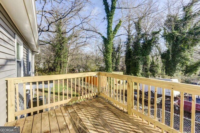 Building Photo - 284 Barfield Ave SW