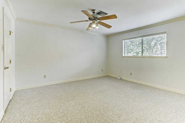 Building Photo - 6310 Arnot St
