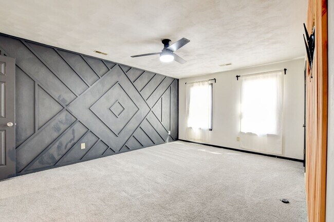 Building Photo - 412 Saddle Ct