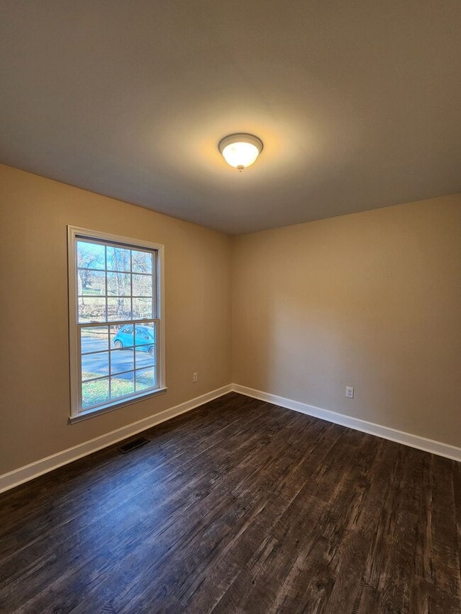 Building Photo - Asheville Rental!