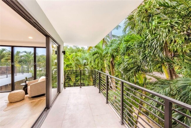 Building Photo - 2550 Overbrook St