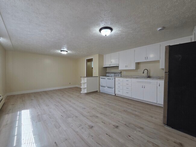 Building Photo - Burton 6-Plex
