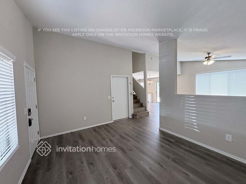 Building Photo - 1551 E Betsy Ln