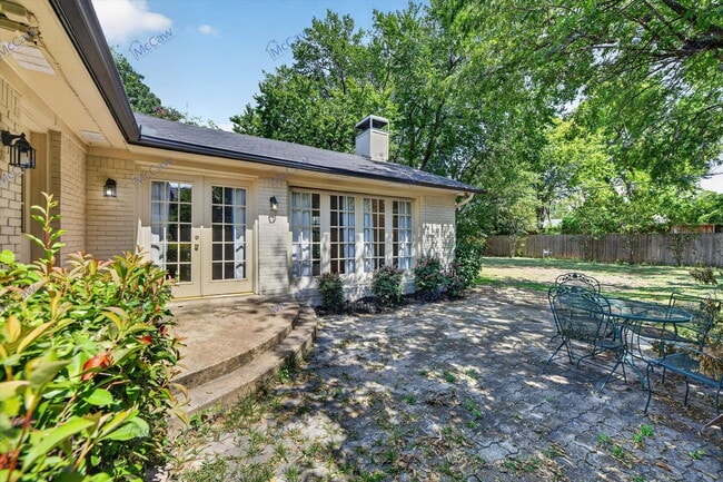 Building Photo - 3550 Ainsworth Dr