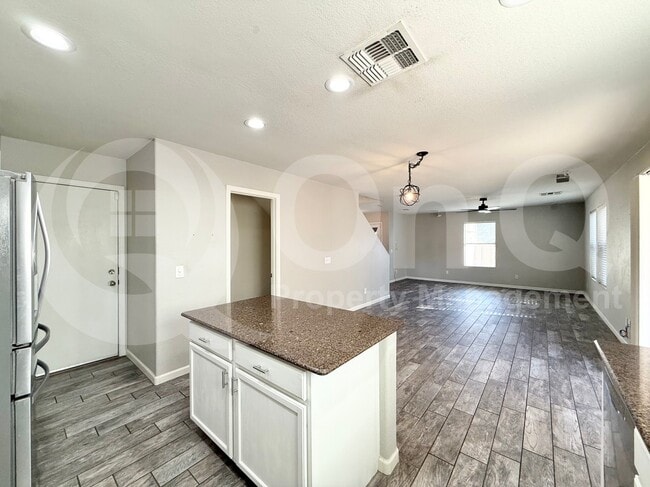 Building Photo - 8530 E Kiva Ave