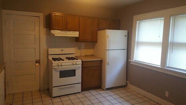 Building Photo - 1133-1135 N Main St