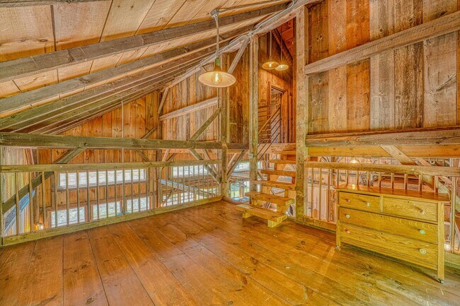 Building Photo - 398 Plains Rd