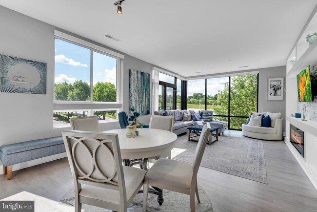 Building Photo - 145 Riverhaven Dr