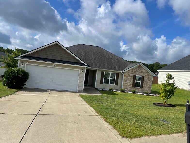 Building Photo - 2541 Hunting Bow Dr