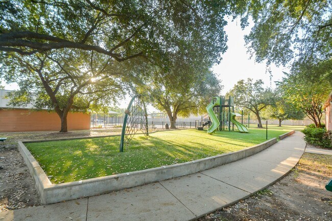 Building Photo - 6111 Ryegate Dr