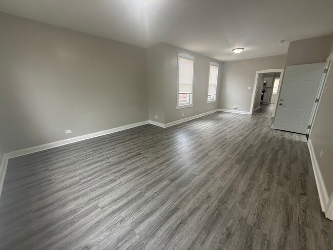 Building Photo - 5319 W Fullerton Ave