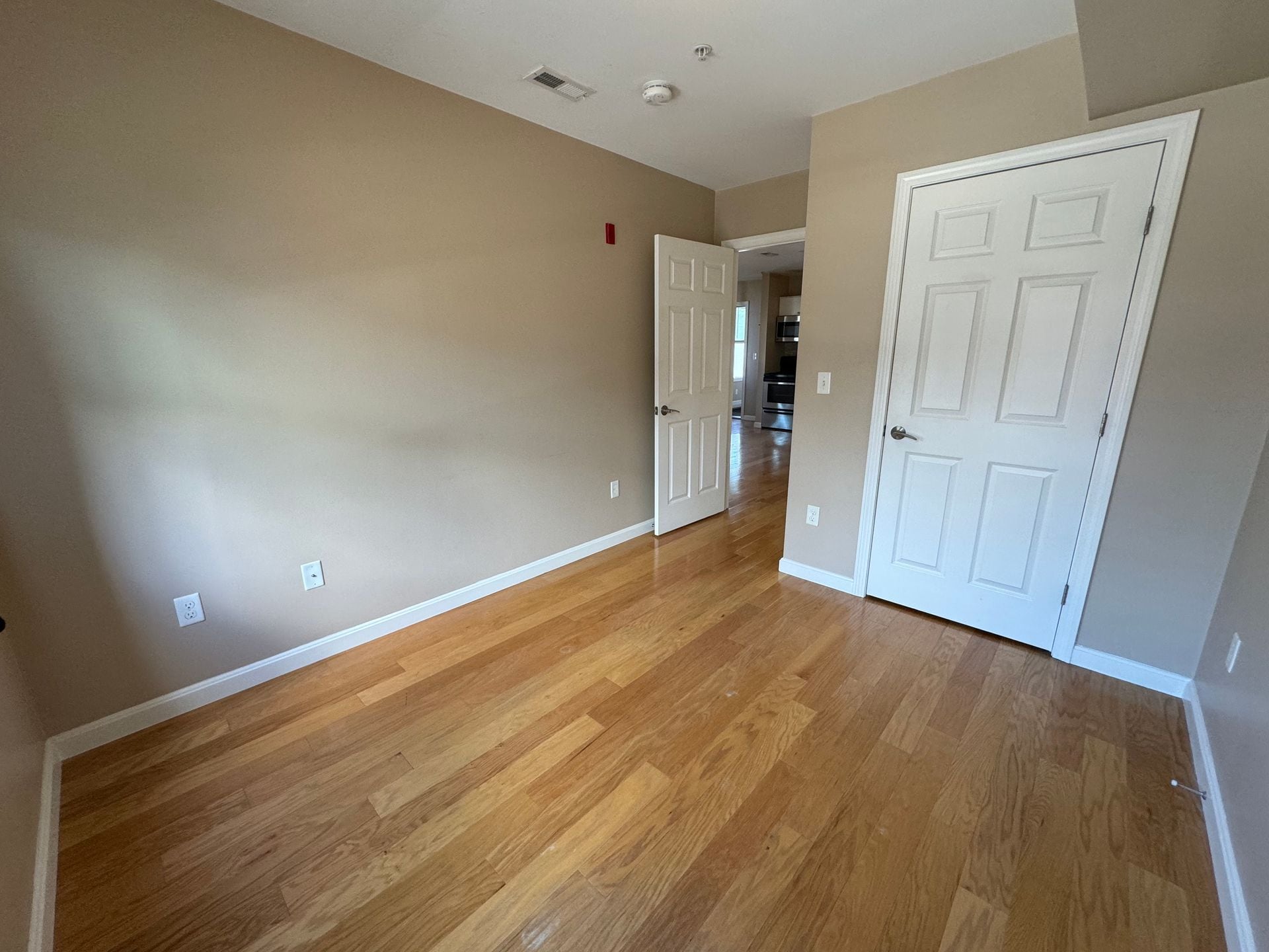 Building Photo - 53 Chelsea St